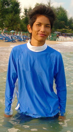 Blue swim shirt with loose fit